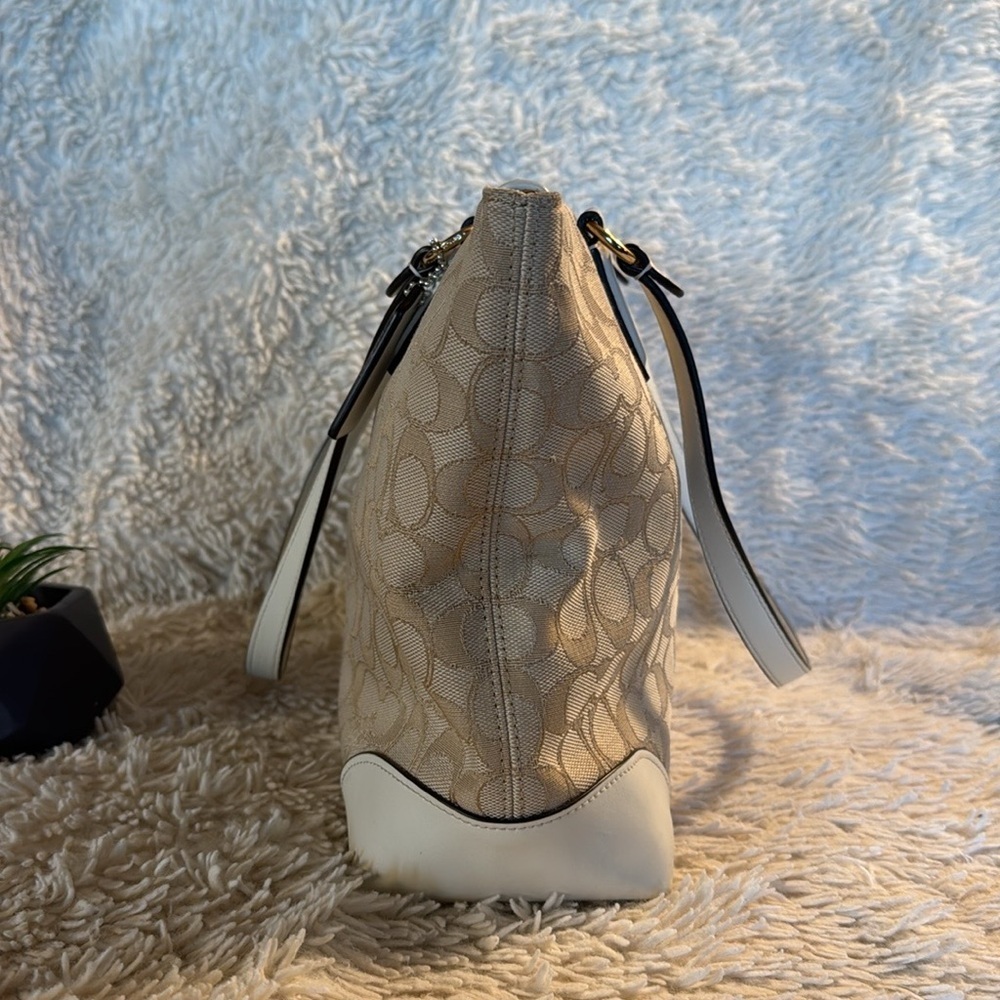 Coach F29958 Signature Jacquard Zip Tote Bag - Light Khaki/Chalk - Picture 7 of 12